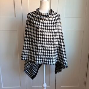 Alashan Luxe Black and White Houndstooth Wool & Cashmere Poncho | OS
